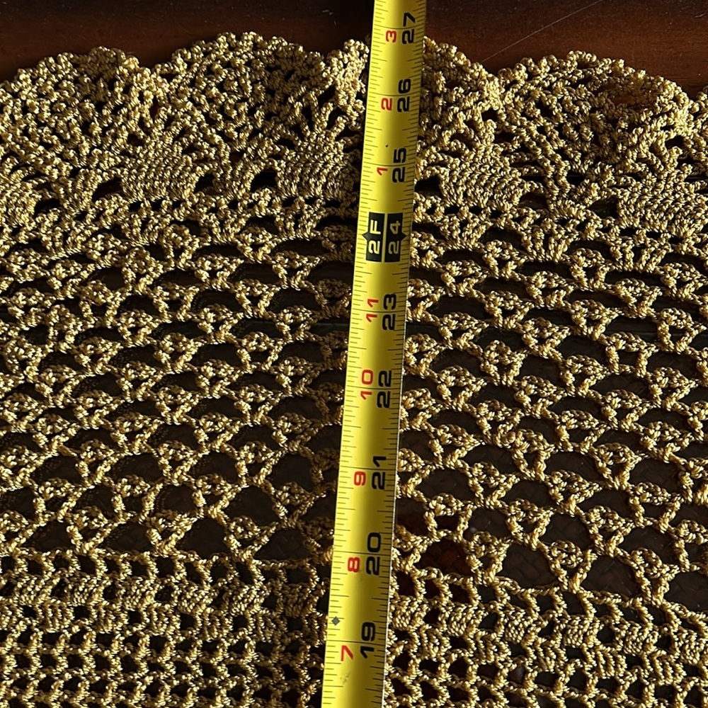 Oval table runner - Picture 7 of 16